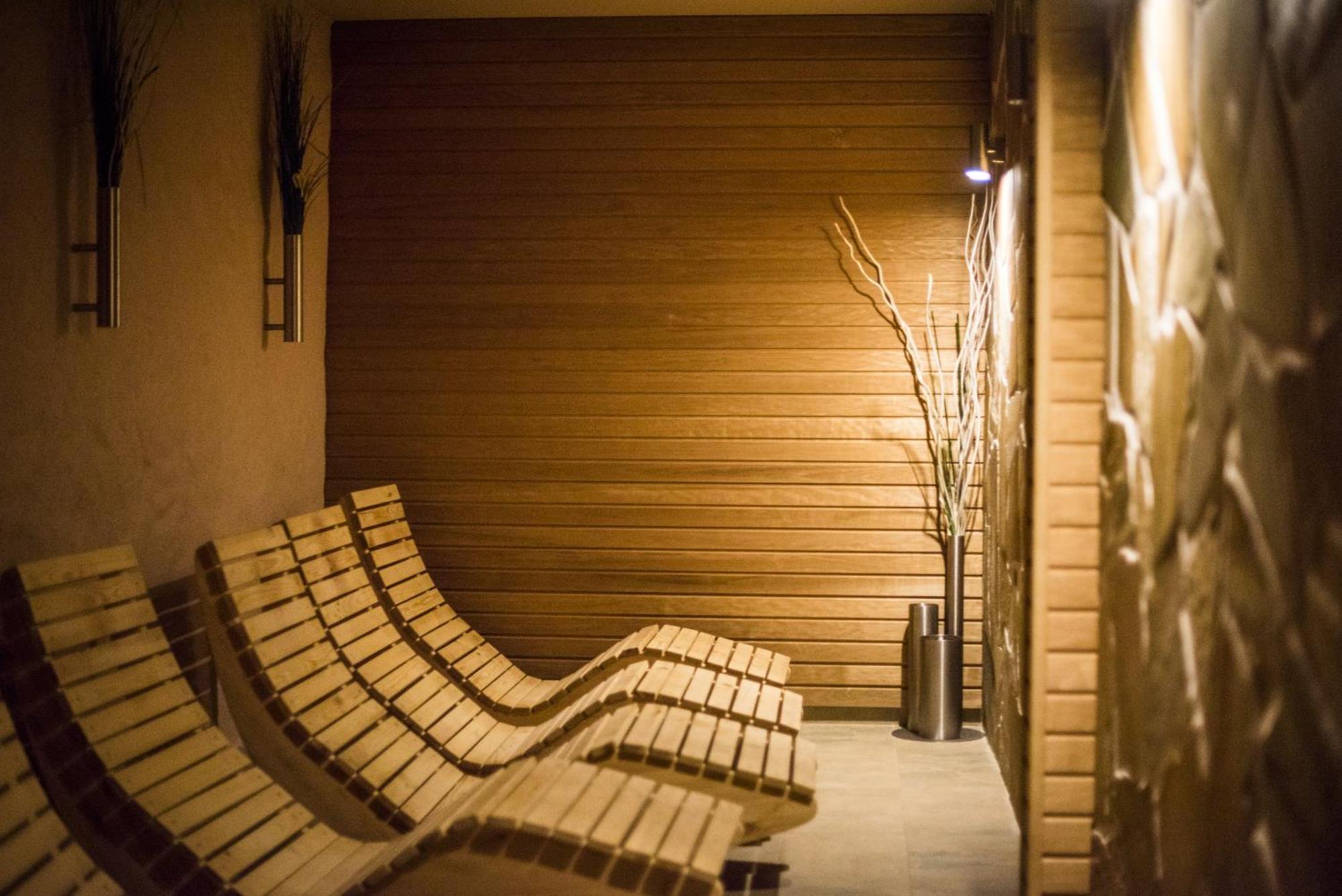 Hotel Elegance Šumperk エクステリア 写真