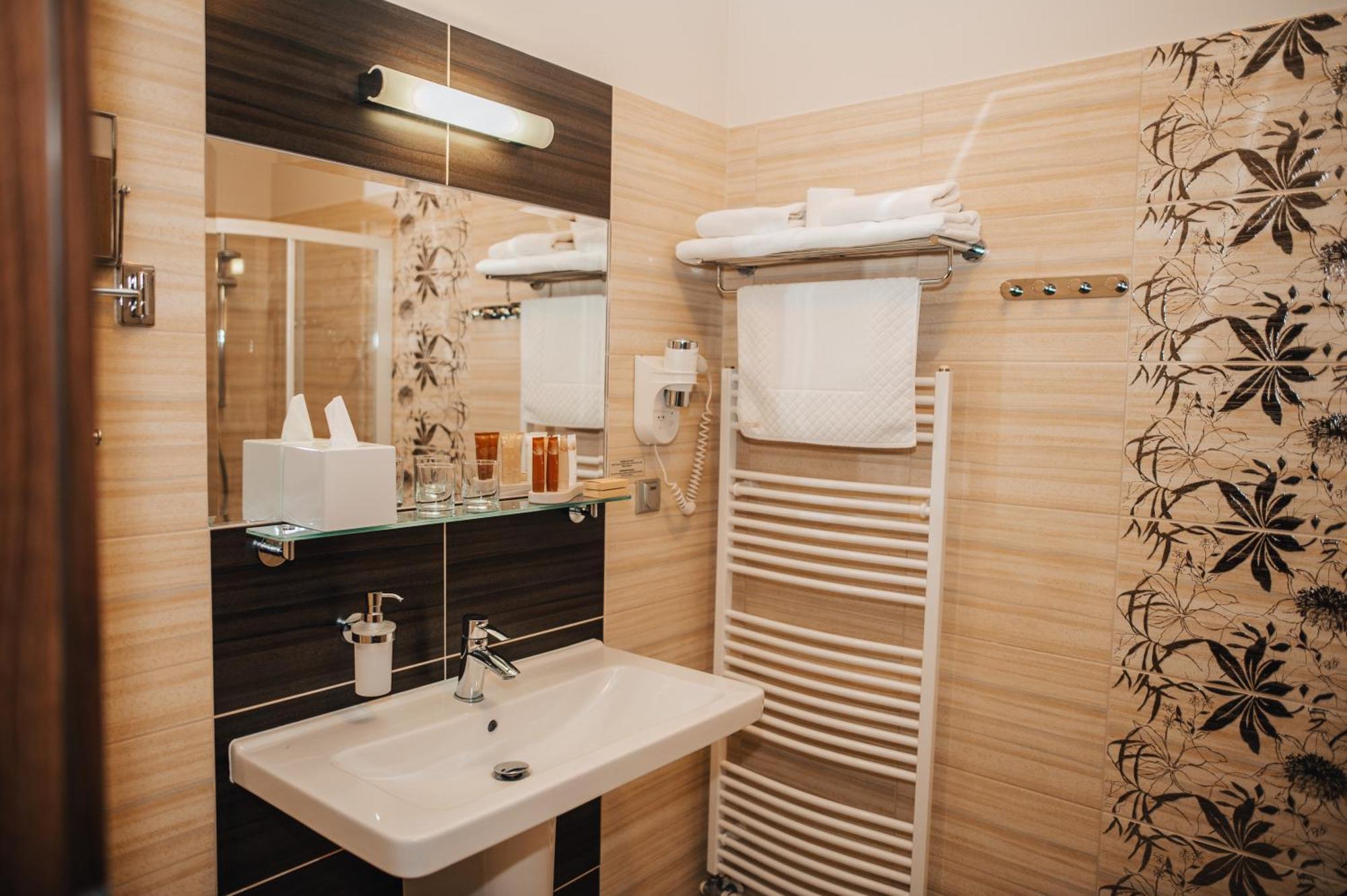 Hotel Elegance Šumperk エクステリア 写真