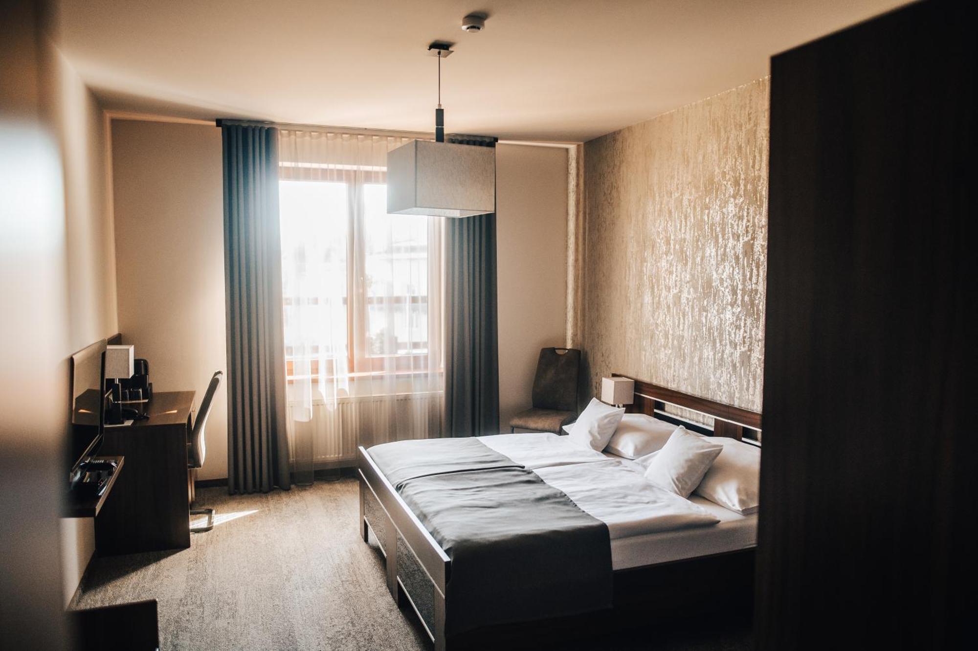 Hotel Elegance Šumperk エクステリア 写真