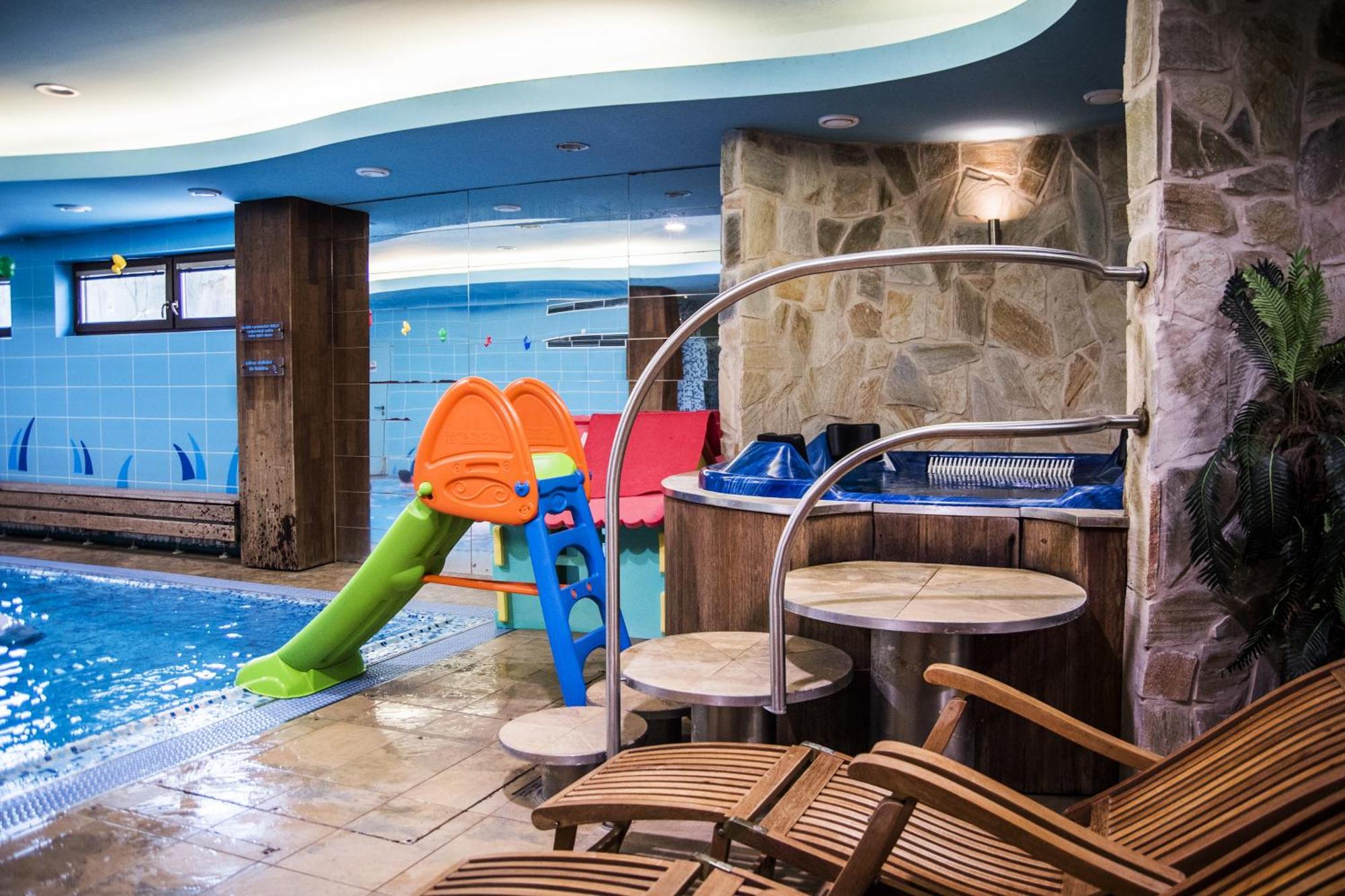 Hotel Elegance Šumperk エクステリア 写真