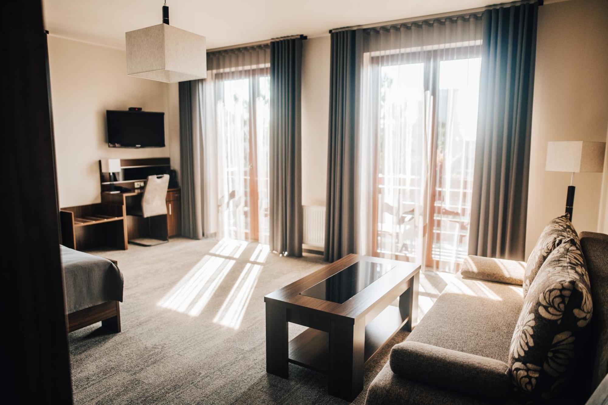 Hotel Elegance Šumperk エクステリア 写真