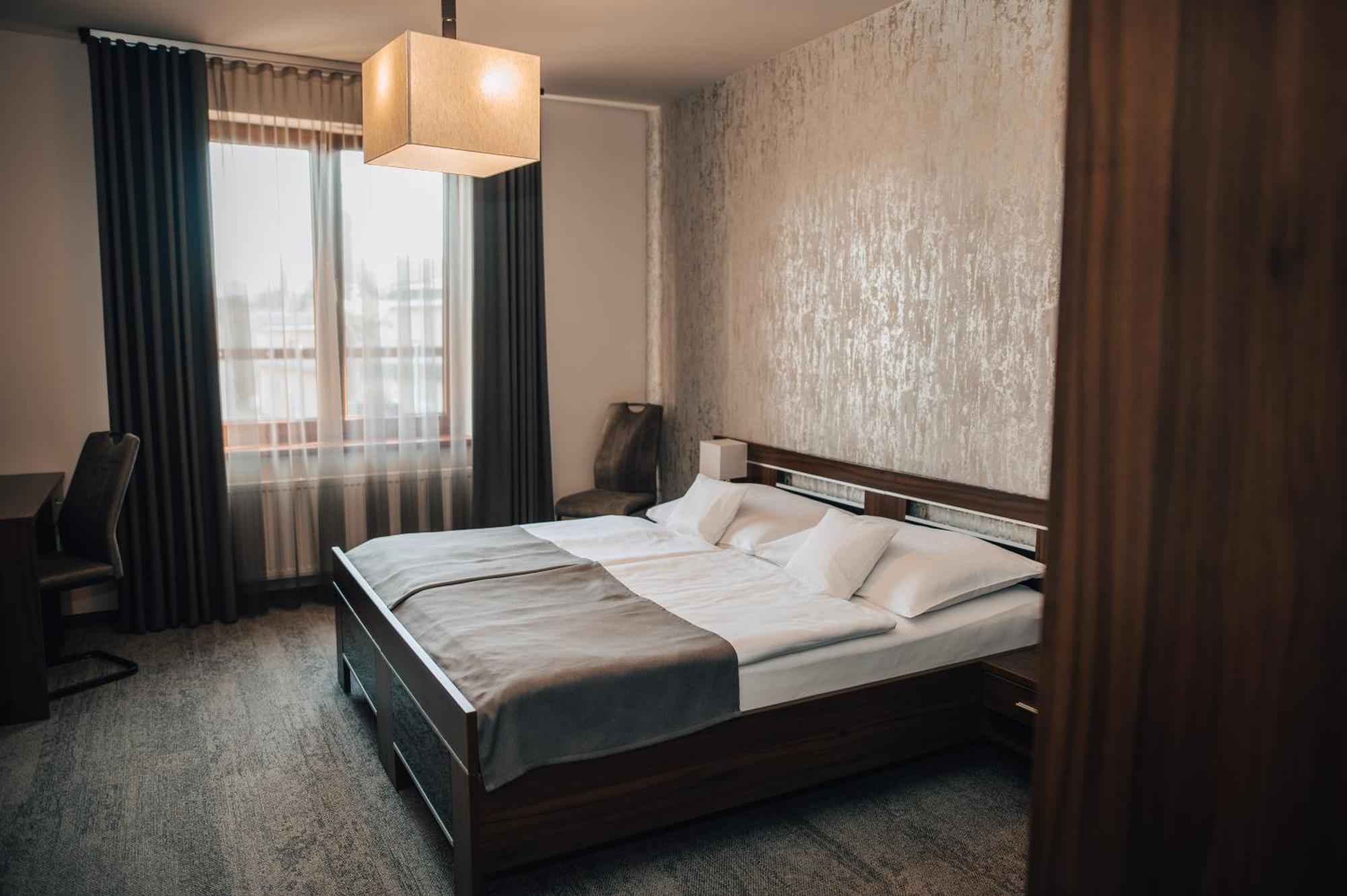 Hotel Elegance Šumperk エクステリア 写真