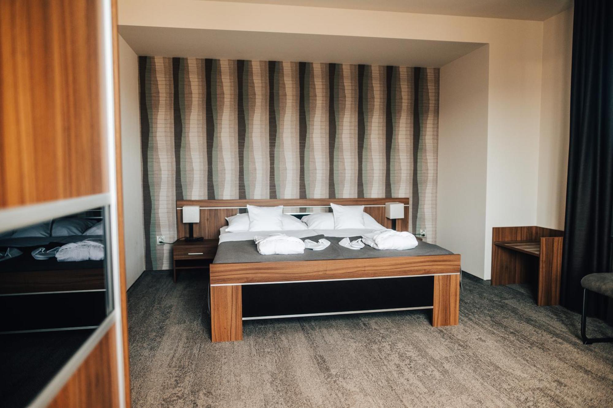 Hotel Elegance Šumperk エクステリア 写真