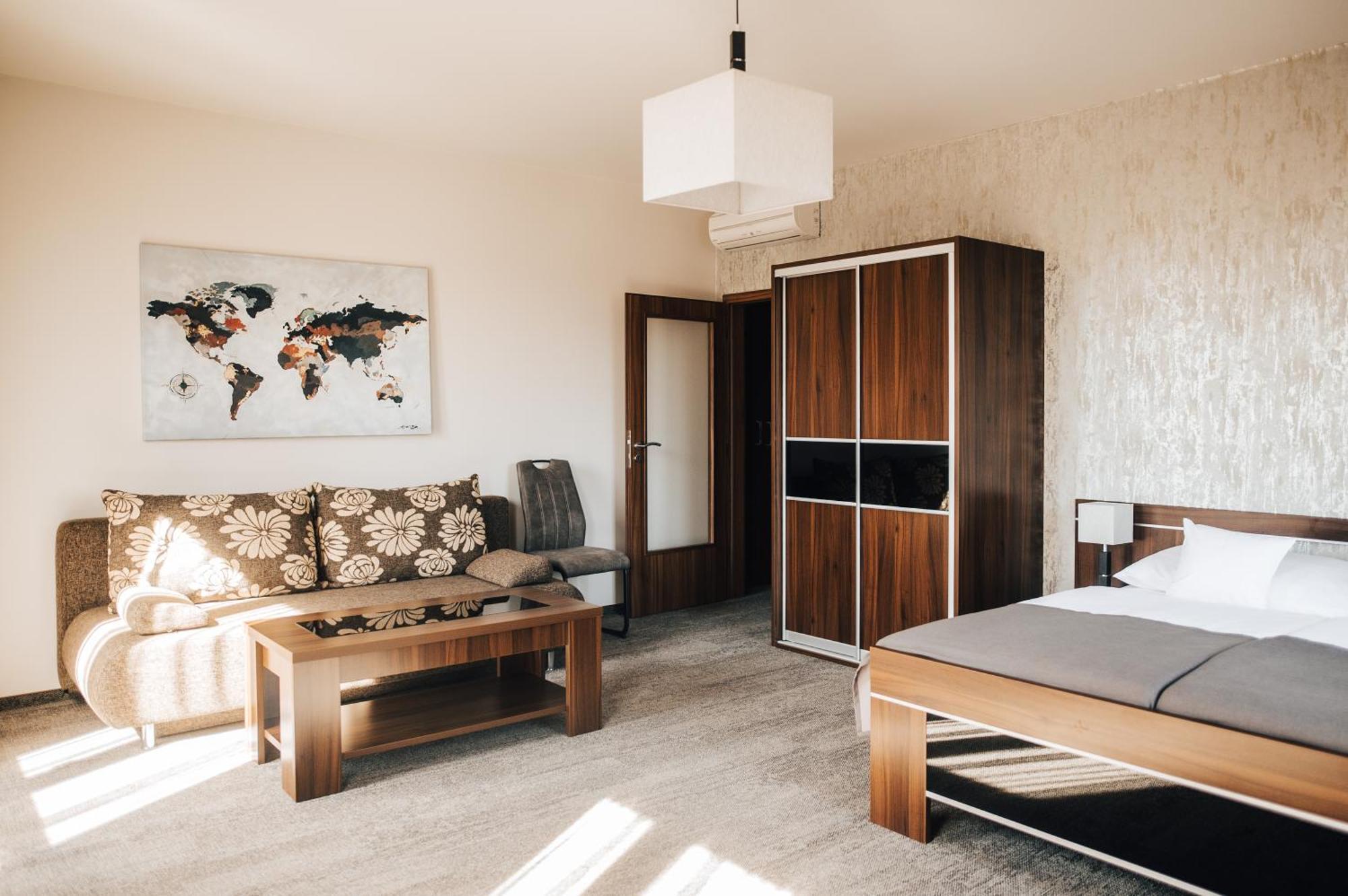 Hotel Elegance Šumperk エクステリア 写真