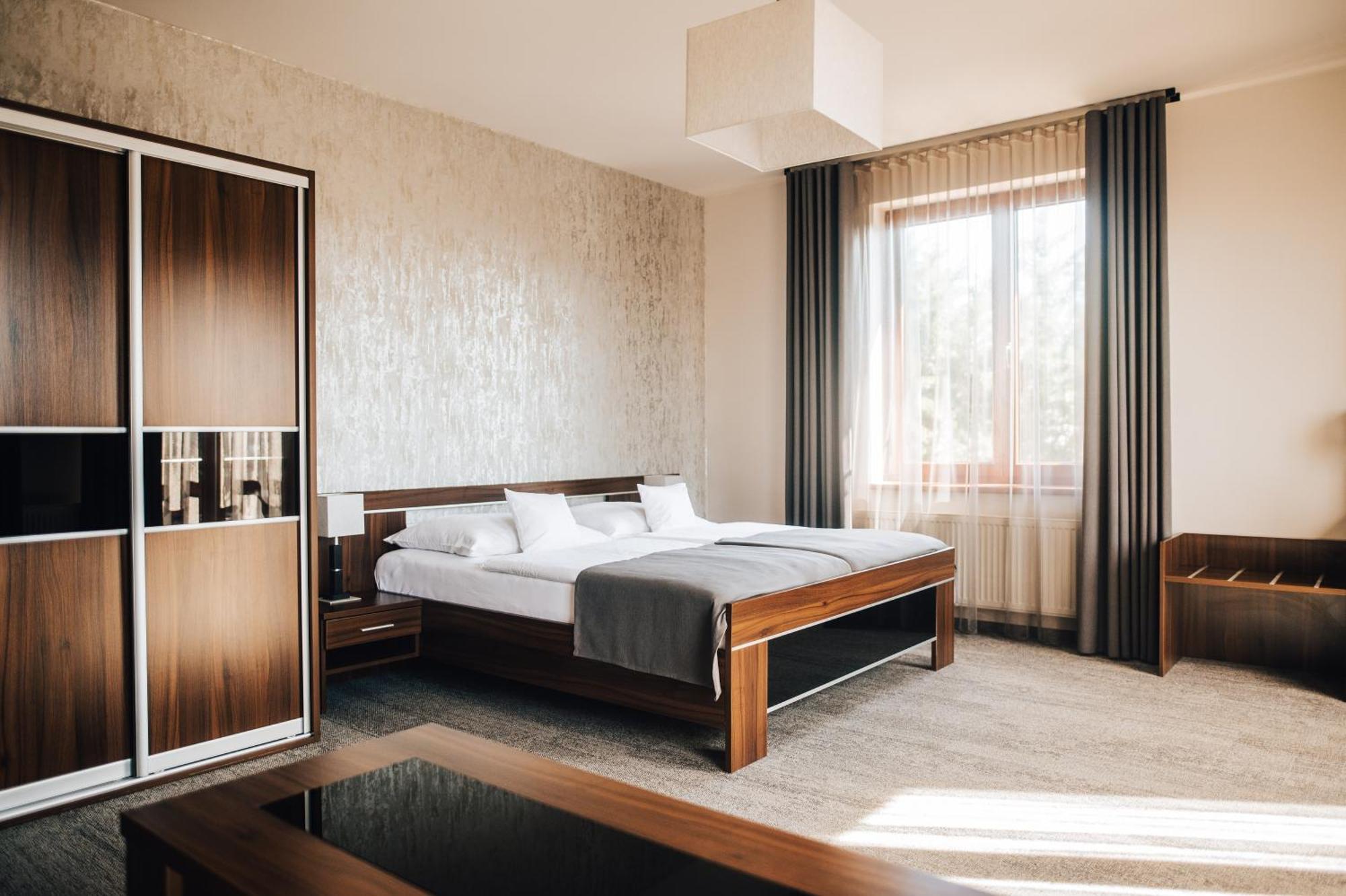Hotel Elegance Šumperk エクステリア 写真