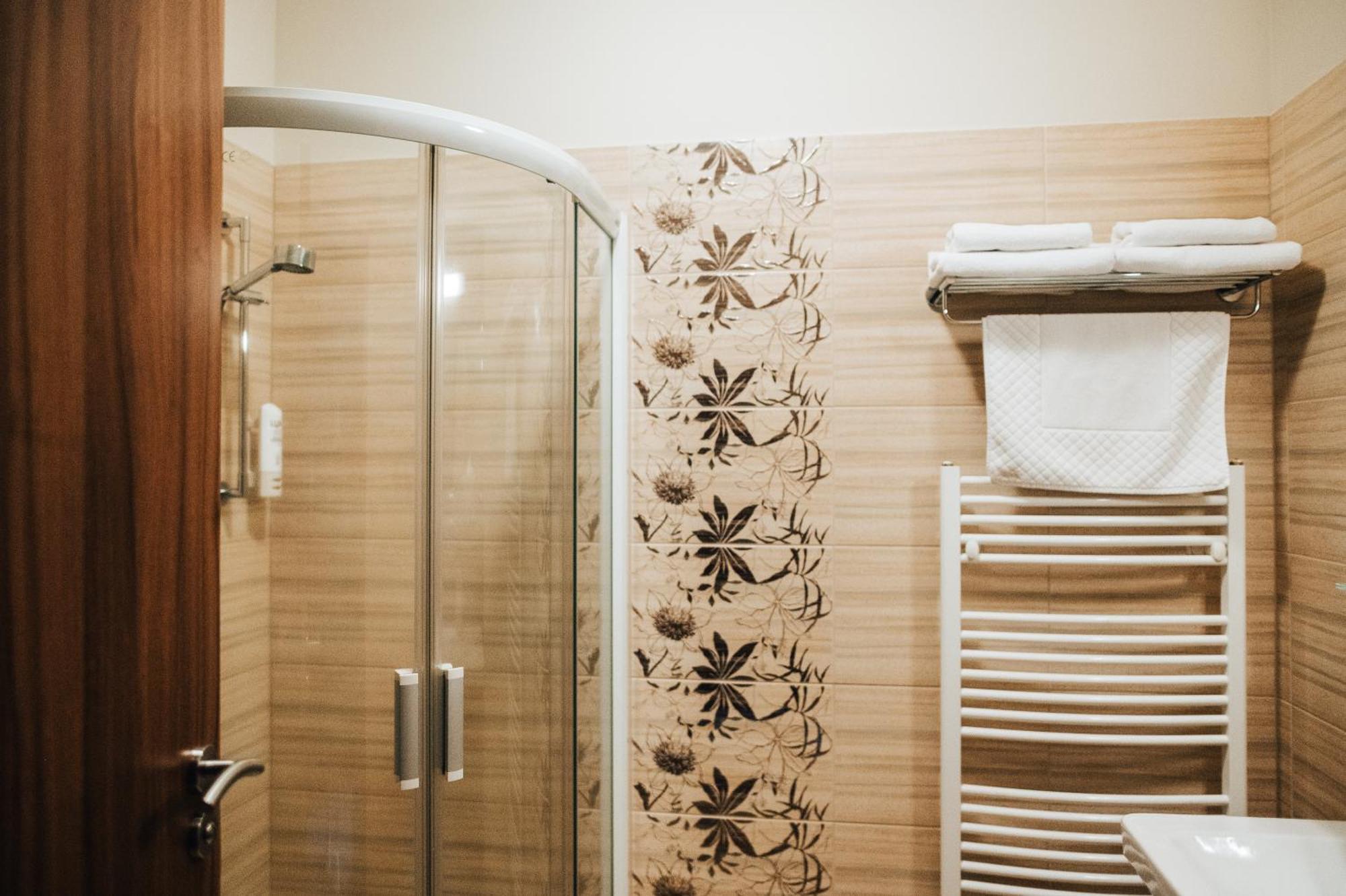 Hotel Elegance Šumperk エクステリア 写真