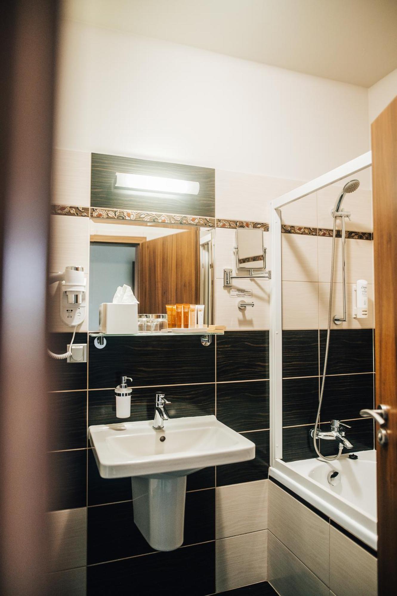 Hotel Elegance Šumperk エクステリア 写真