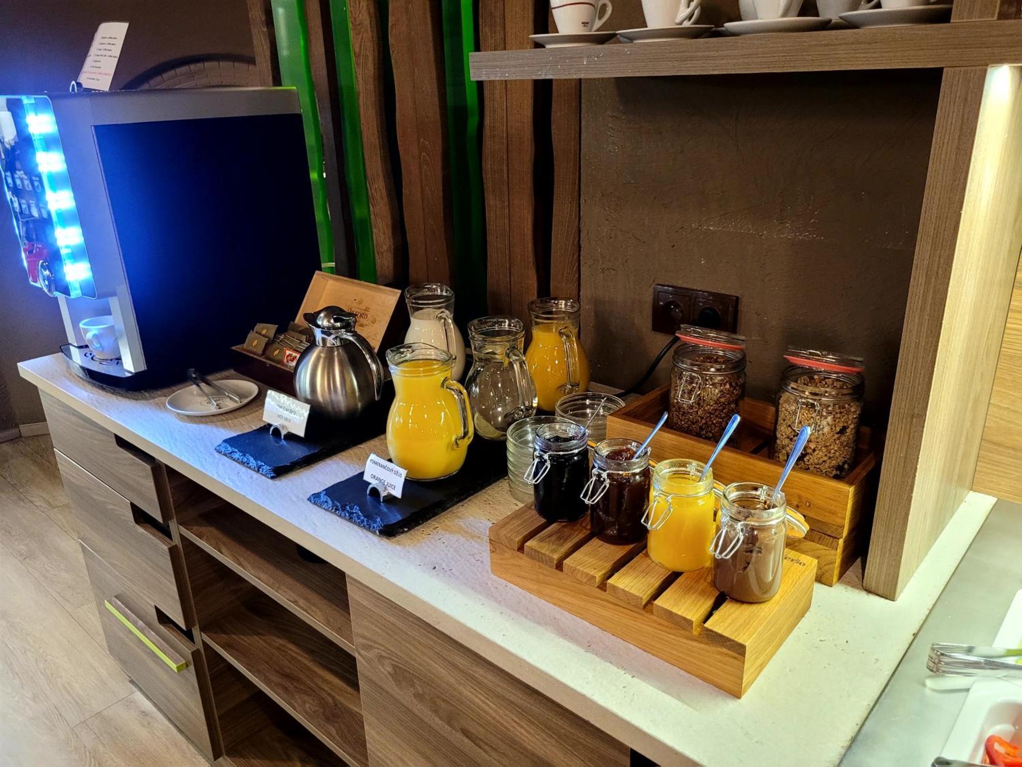 Hotel Elegance Šumperk エクステリア 写真