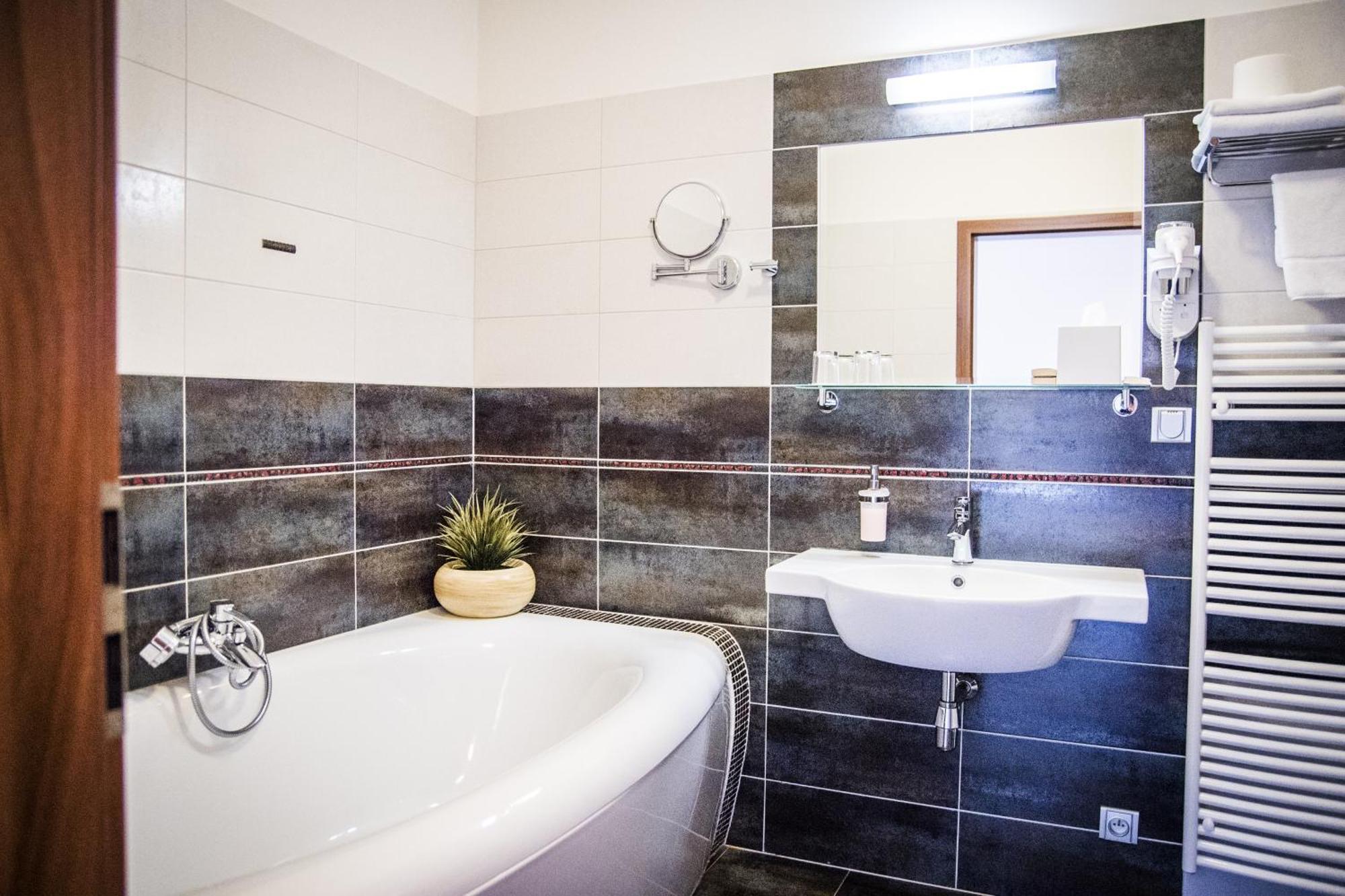 Hotel Elegance Šumperk エクステリア 写真